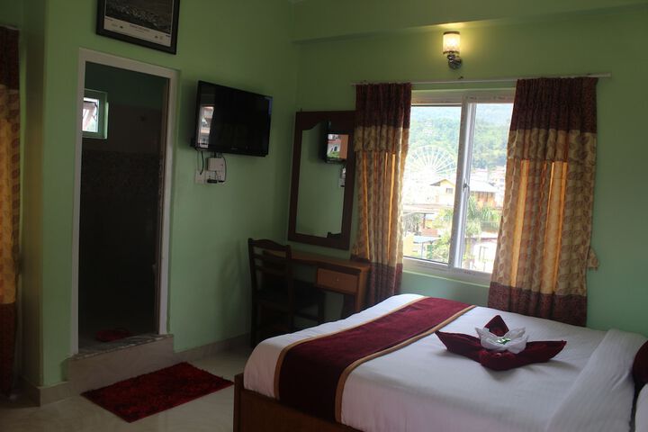 Room 10 of 14