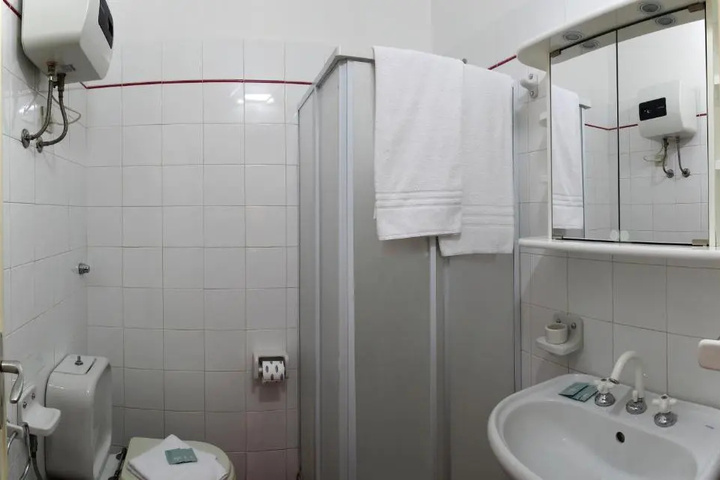 Room 8 of 15