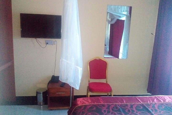 Room 6 of 10