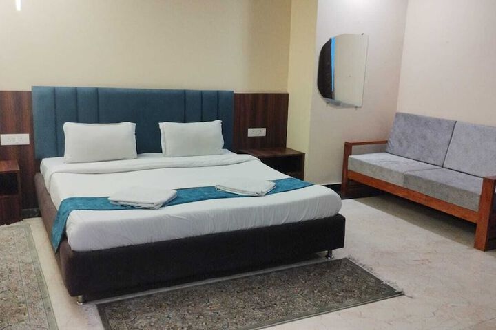 Room 21 of 33