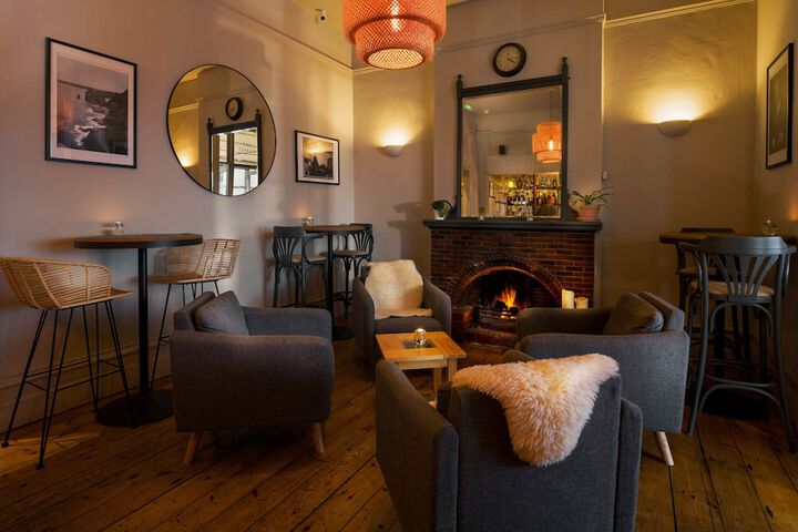 Lounge 54 of 60