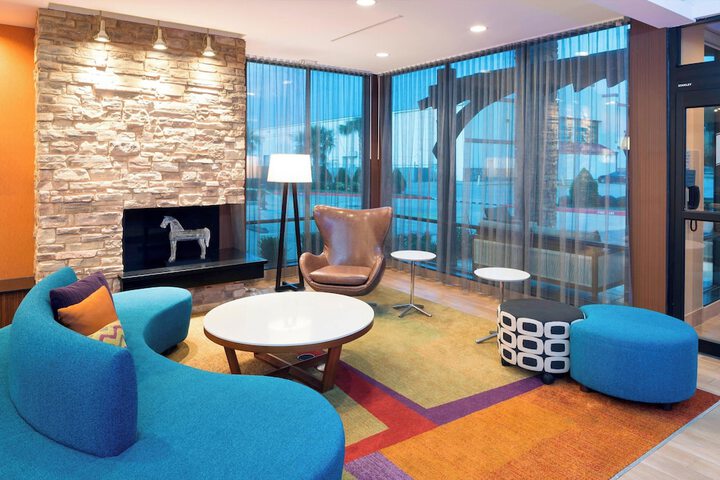 Lobby lounge