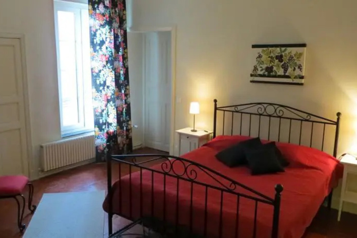 Room 5 of 10
