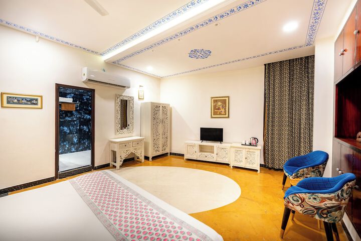 Room 13 of 35