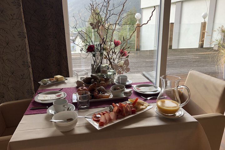 Breakfast/Coffee Service 29 of 49