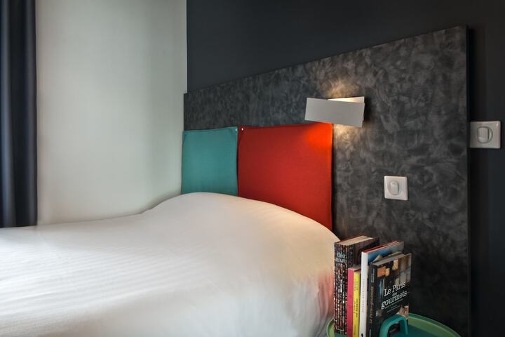 Room 10 of 26