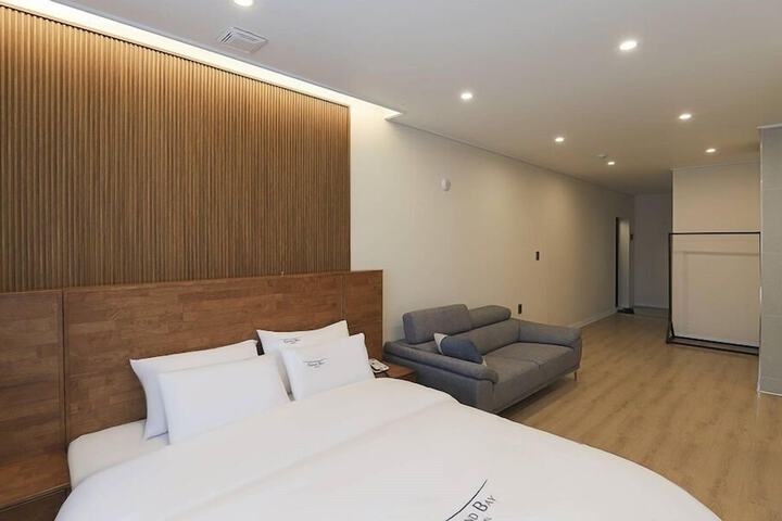Room 4 of 92