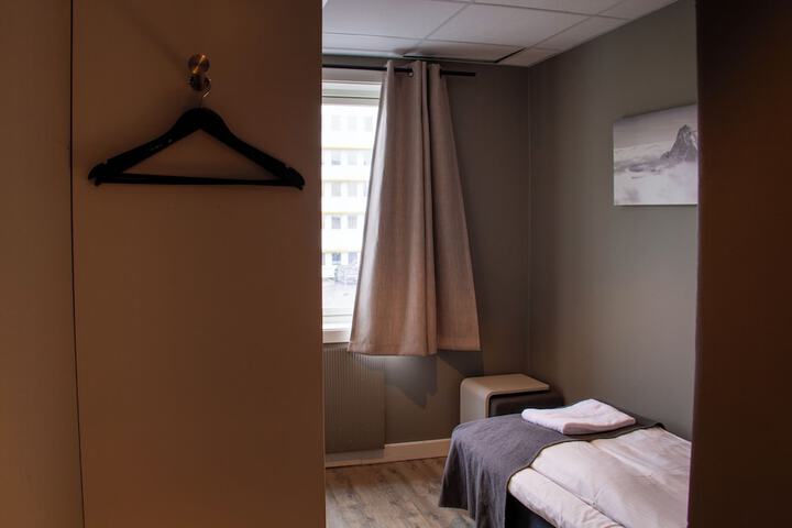 Room 33 of 86