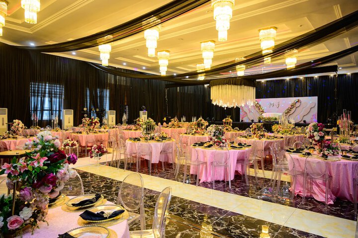 Ballroom/Hall 125 of 166