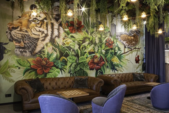 Lounge 21 of 21