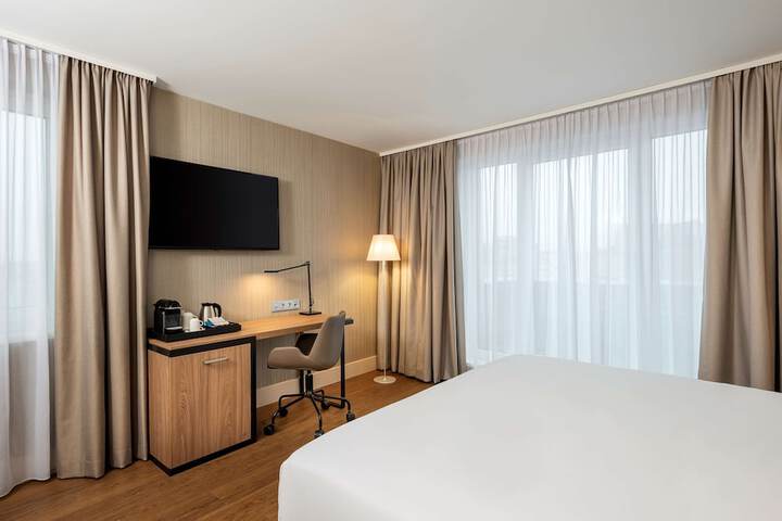 Room 13 of 24