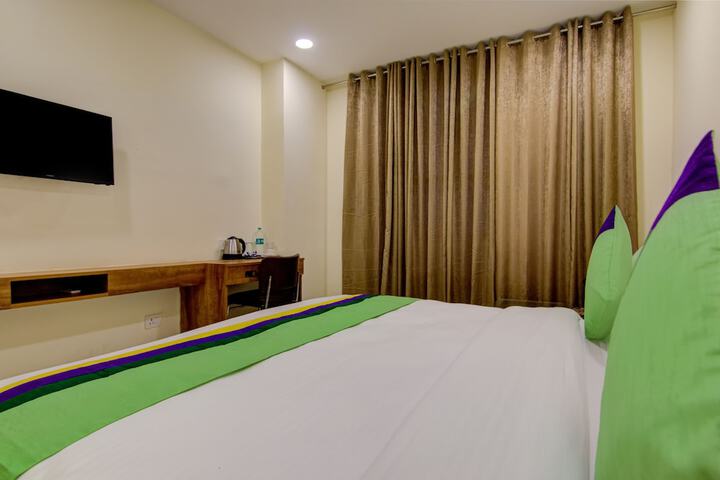 Room 16 of 38