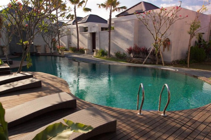 Hotel Pool