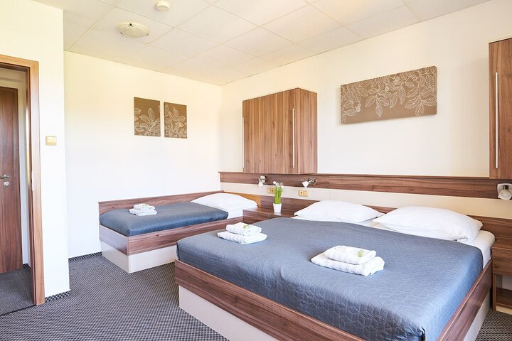 Room 9 of 77