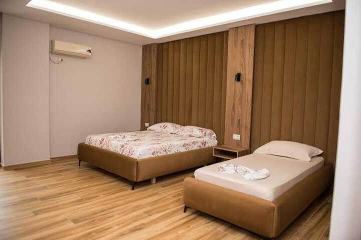 Room 15 of 33