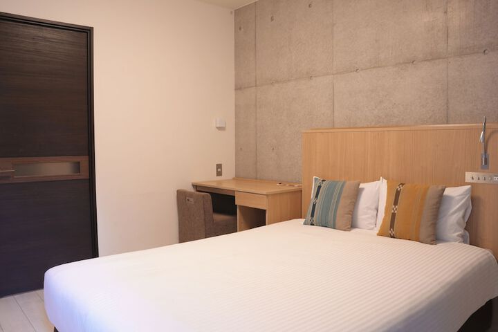 Room 17 of 83