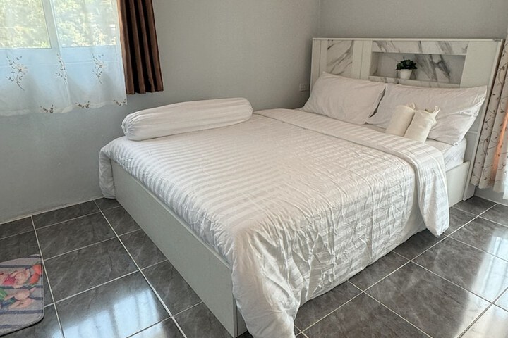 Room 2 of 28