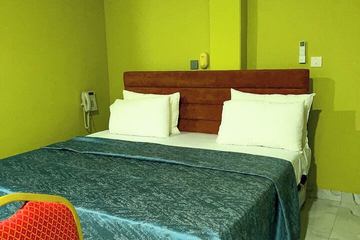 Room 4 of 7