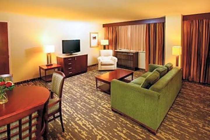Hotel Suite Photo