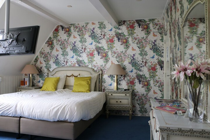 Room 3 of 21