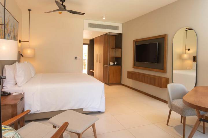 Room 40 of 215