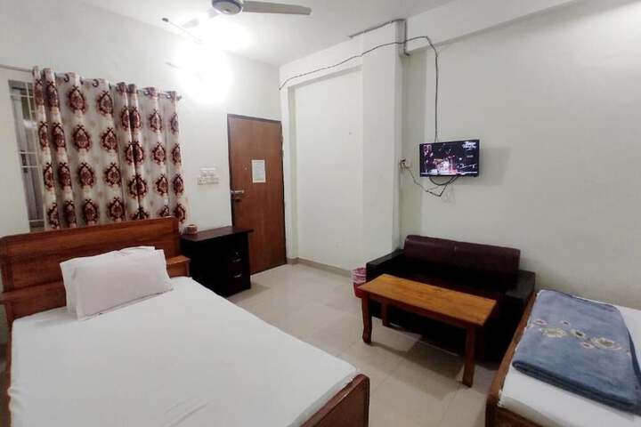 Room 11 of 14