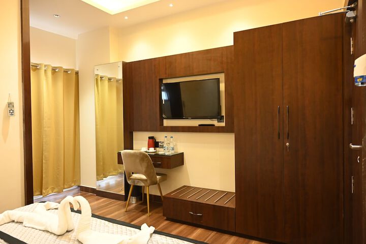 Room 10 of 35