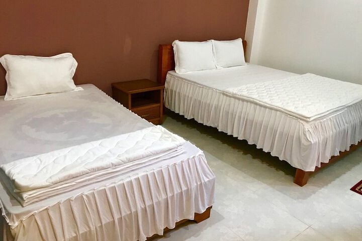 Room 5 of 12