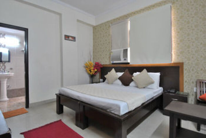 Room 4 of 27