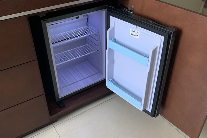 Mini-refrigerator