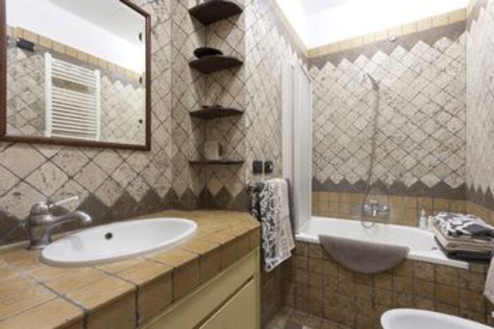 Room 3 of 71