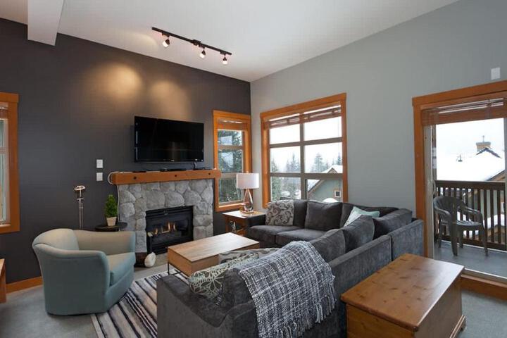 Beautifully Renovated Fantastic Views Ski in out 3 Beds - Mountain Star