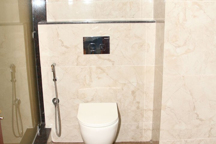 Room 6 of 9