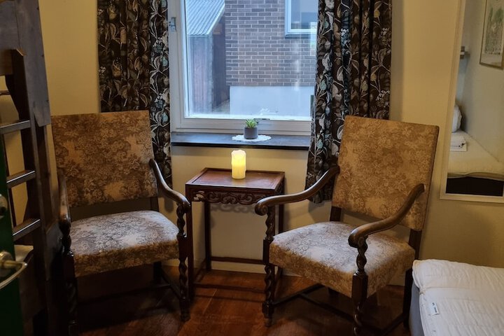 Room 28 of 81