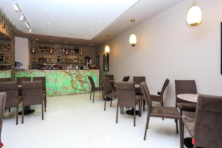 Lounge 9 of 23
