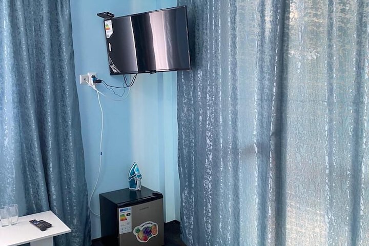 Room 6 of 11