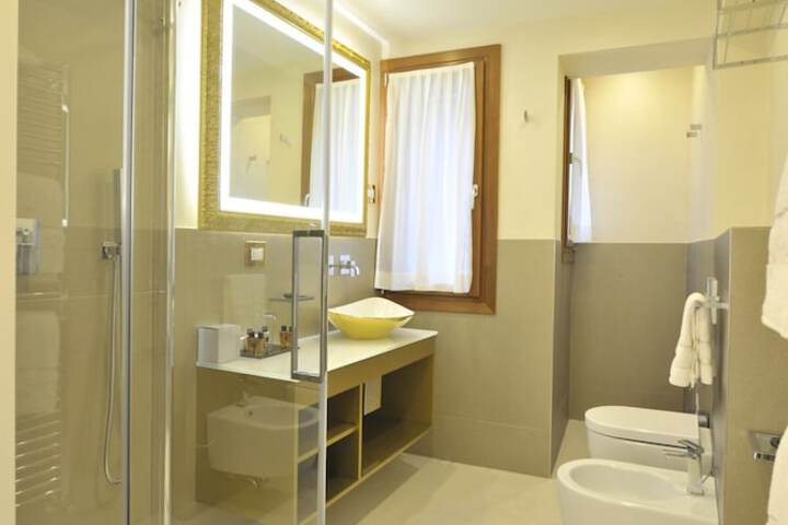 Room 16 of 34