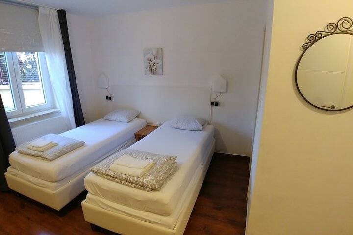 Room 4 of 14