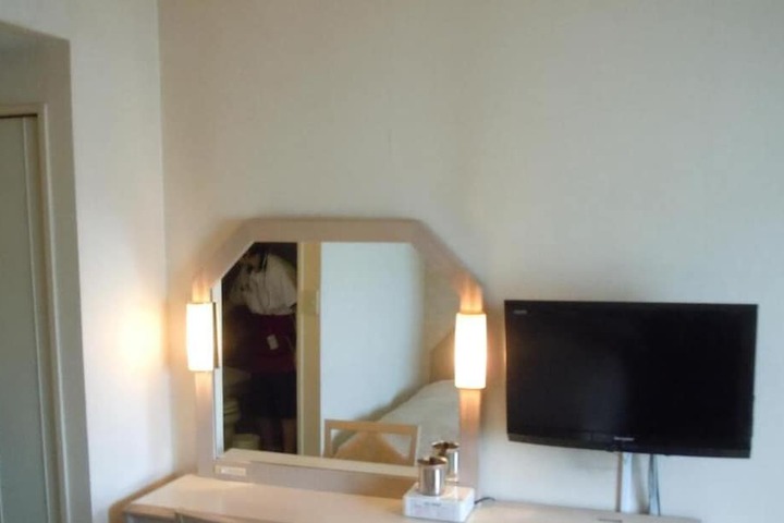 Room 6 of 55