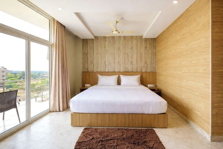 Room 4 of 10