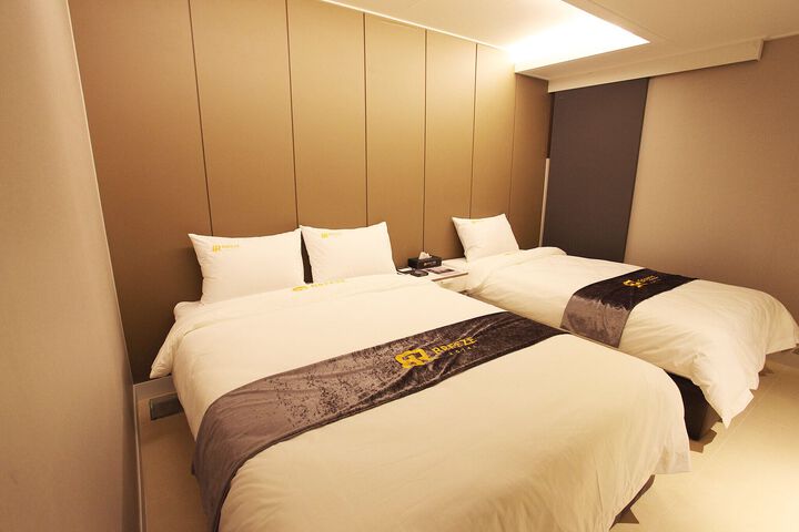 Room 77 of 83