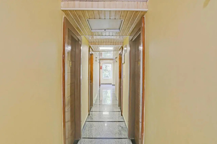 Room 13 of 18