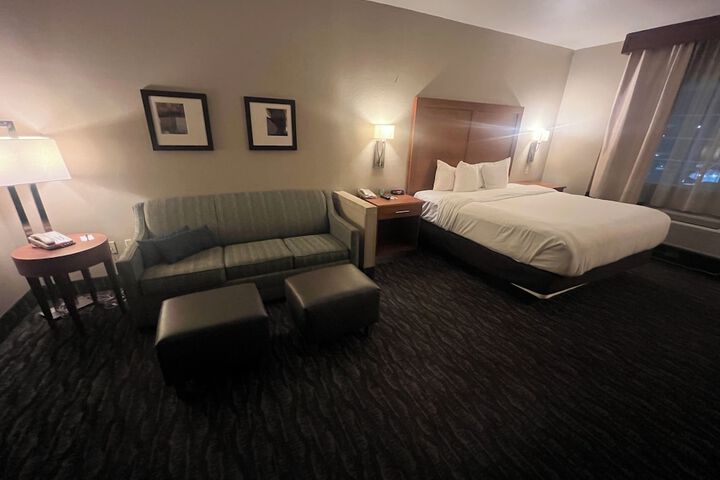 Room 10 of 46