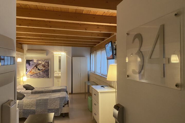 Room 25 of 86
