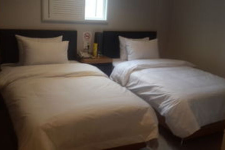 Room 16 of 33