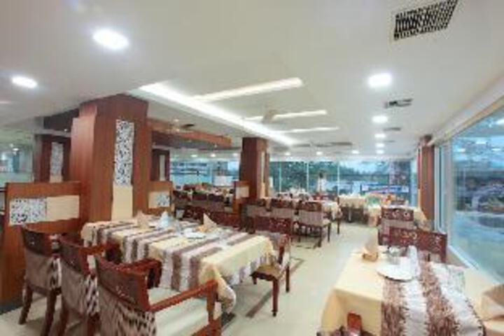 Dining 3 of 16