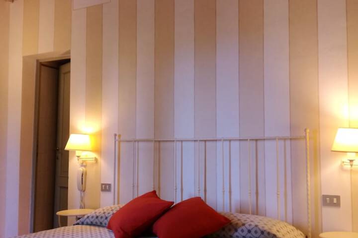 Room 14 of 100