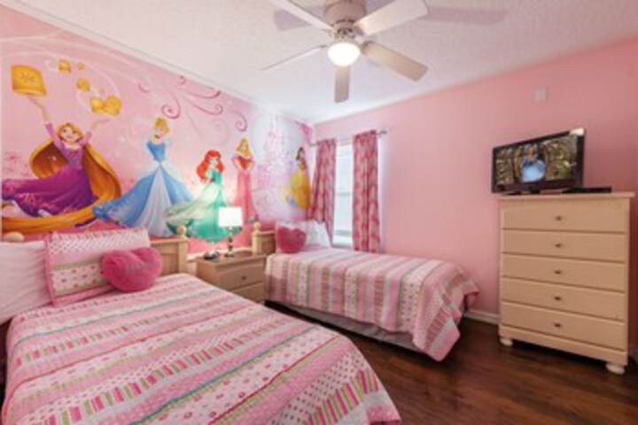 Room 166 of 272