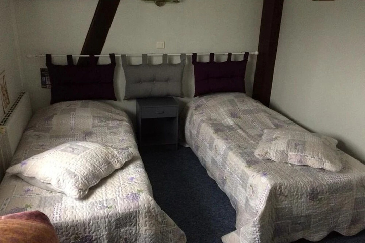 Room 2 of 9