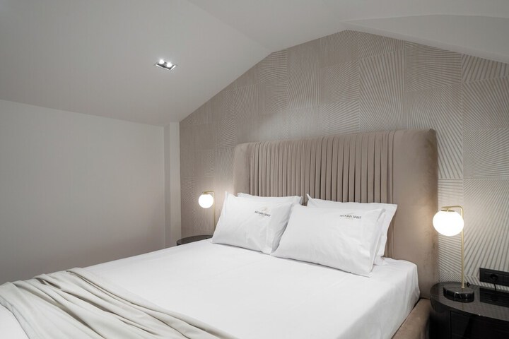 Room 34 of 60